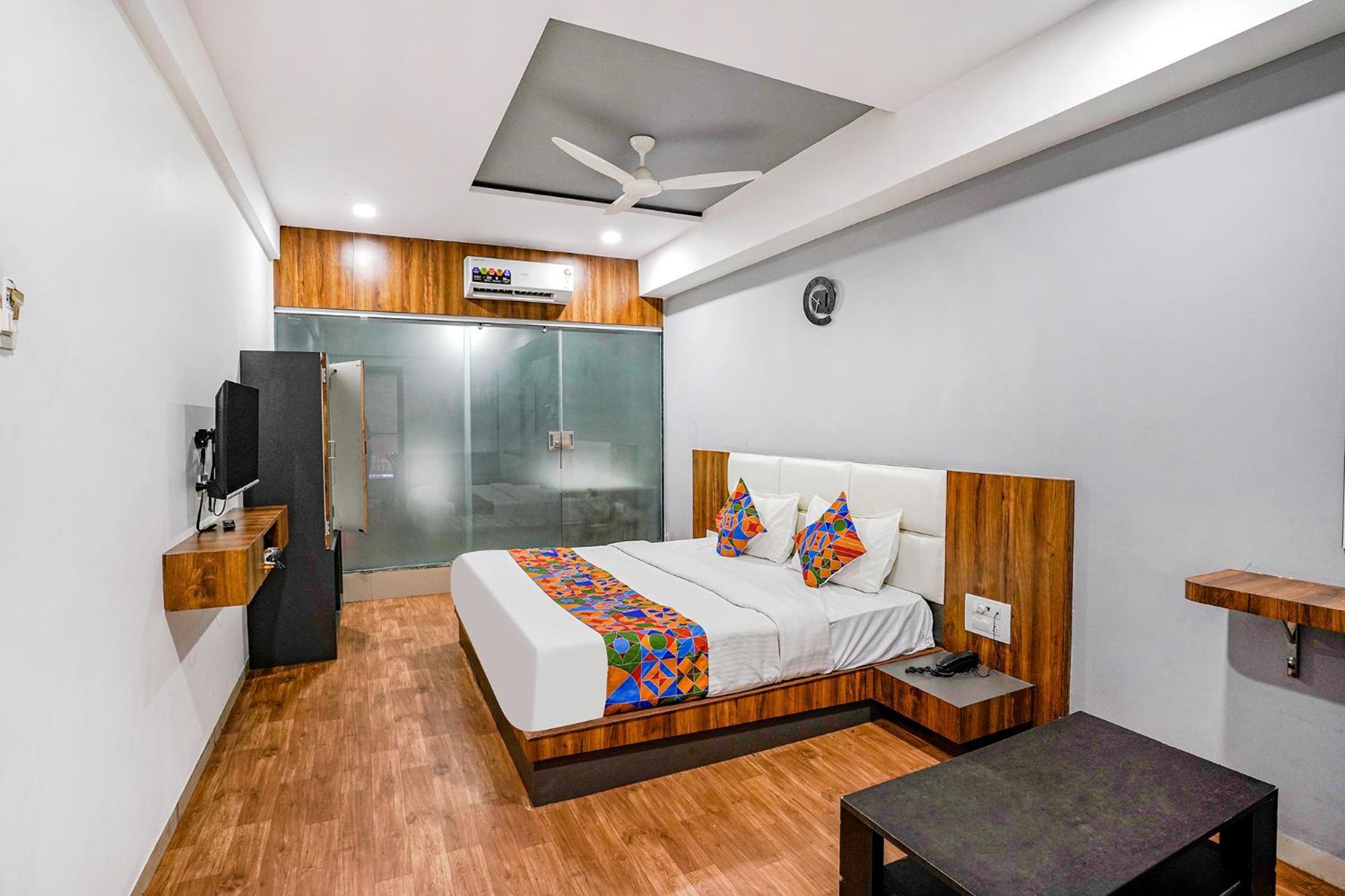 Fabhotel The Valentine - Udhna Road Surat Exterior foto
