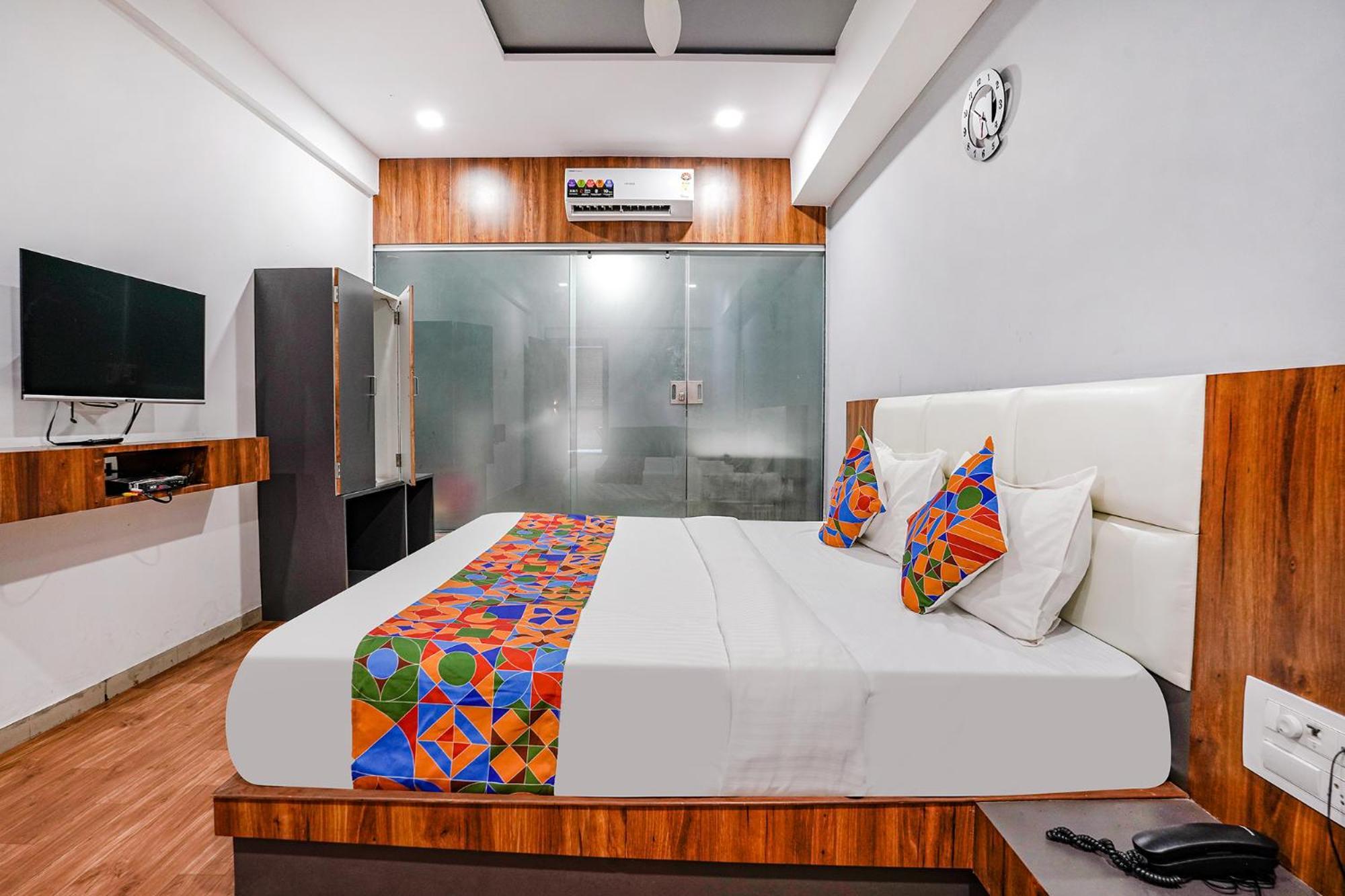 Fabhotel The Valentine - Udhna Road Surat Exterior foto